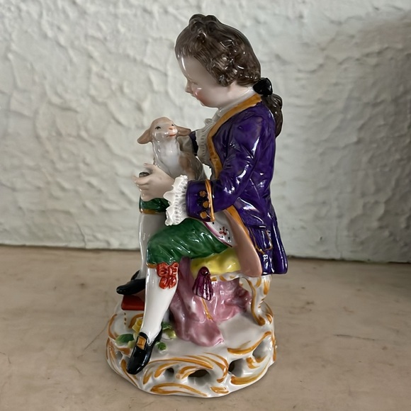 Vintage Sitzendorf porcelain figurine of Baroque man with young lamb - Picture 2 of 6